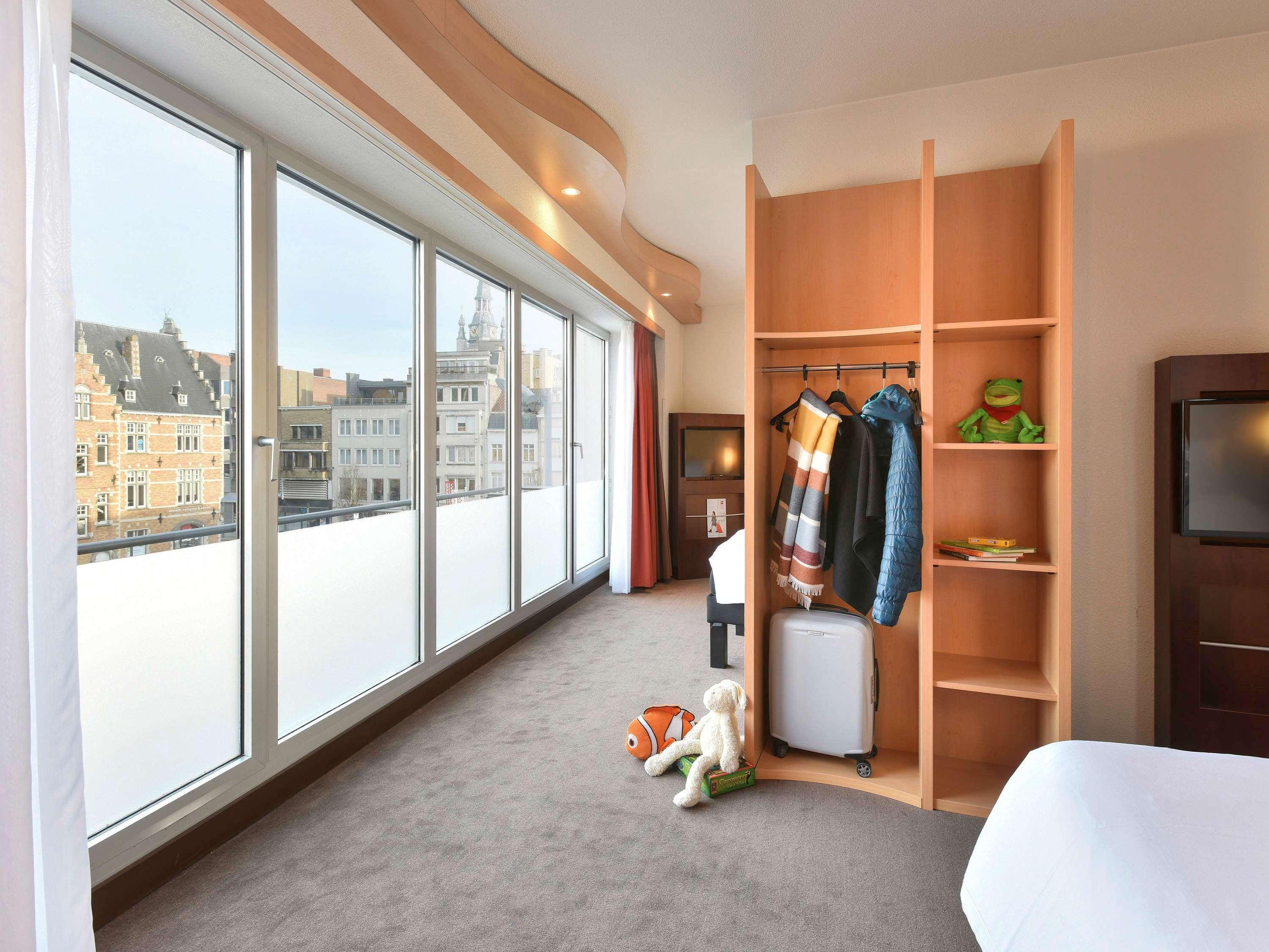 Ibis Kortrijk Centrum Bagian luar foto