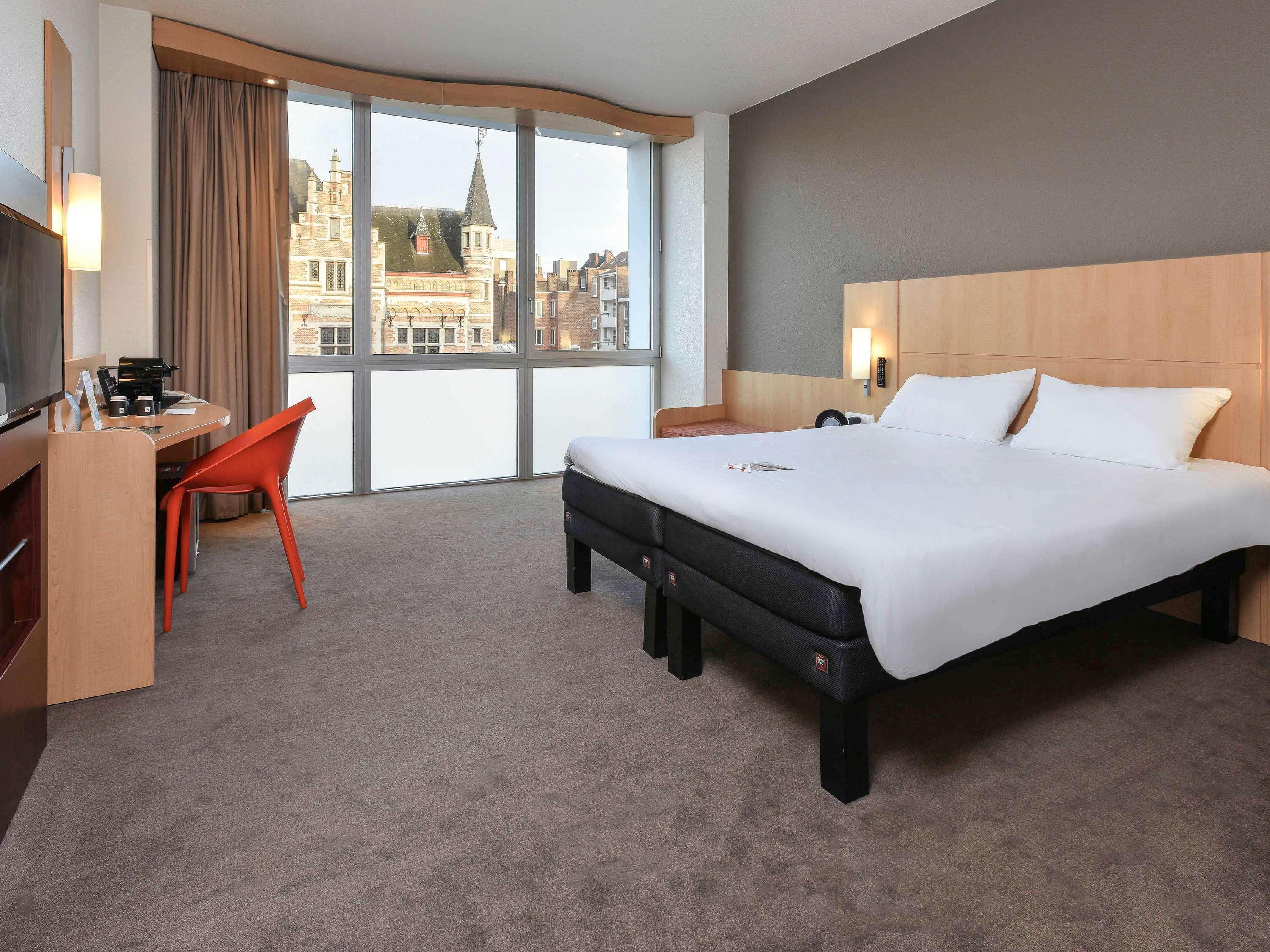 Ibis Kortrijk Centrum Bagian luar foto