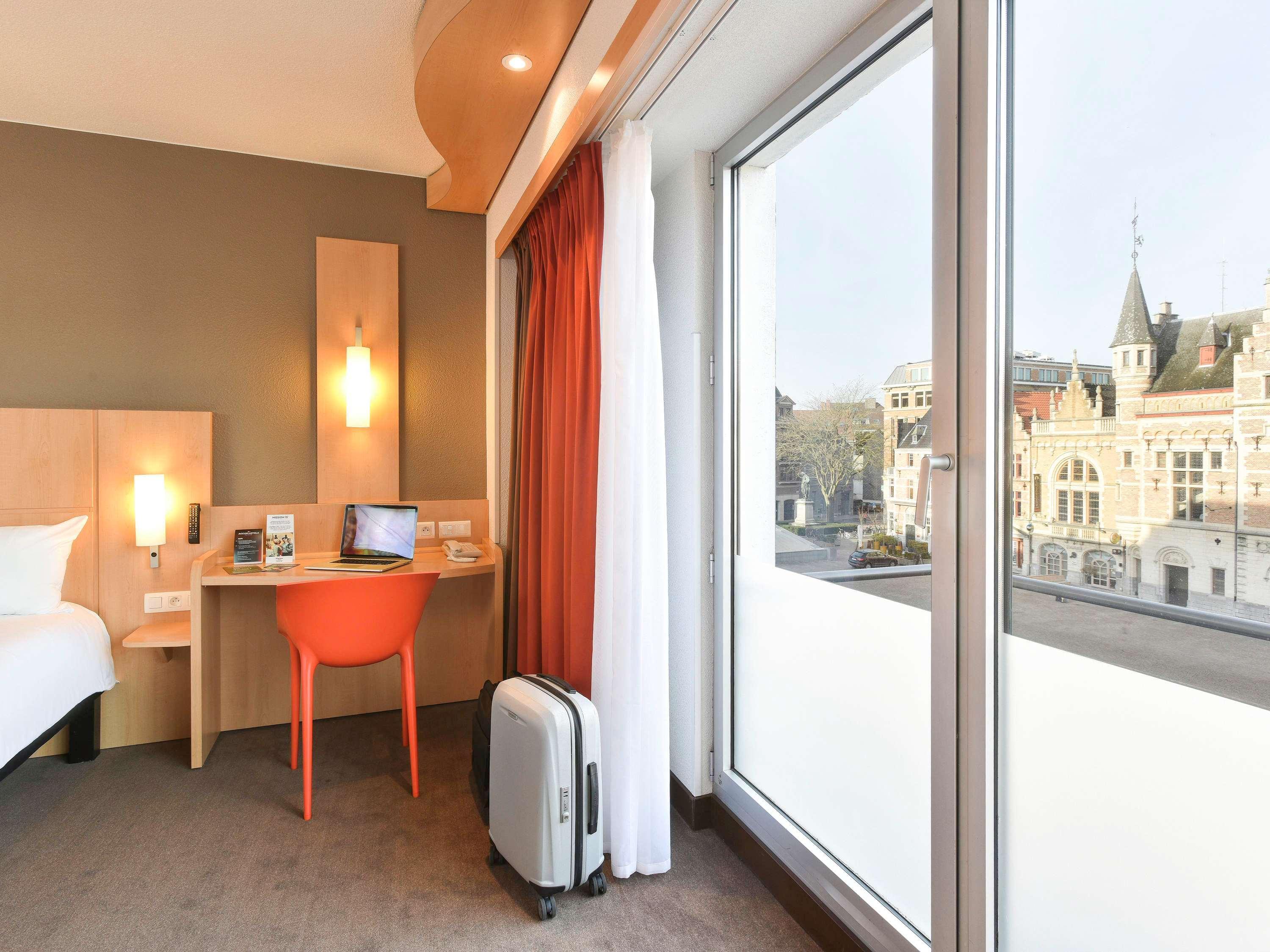 Ibis Kortrijk Centrum Bagian luar foto