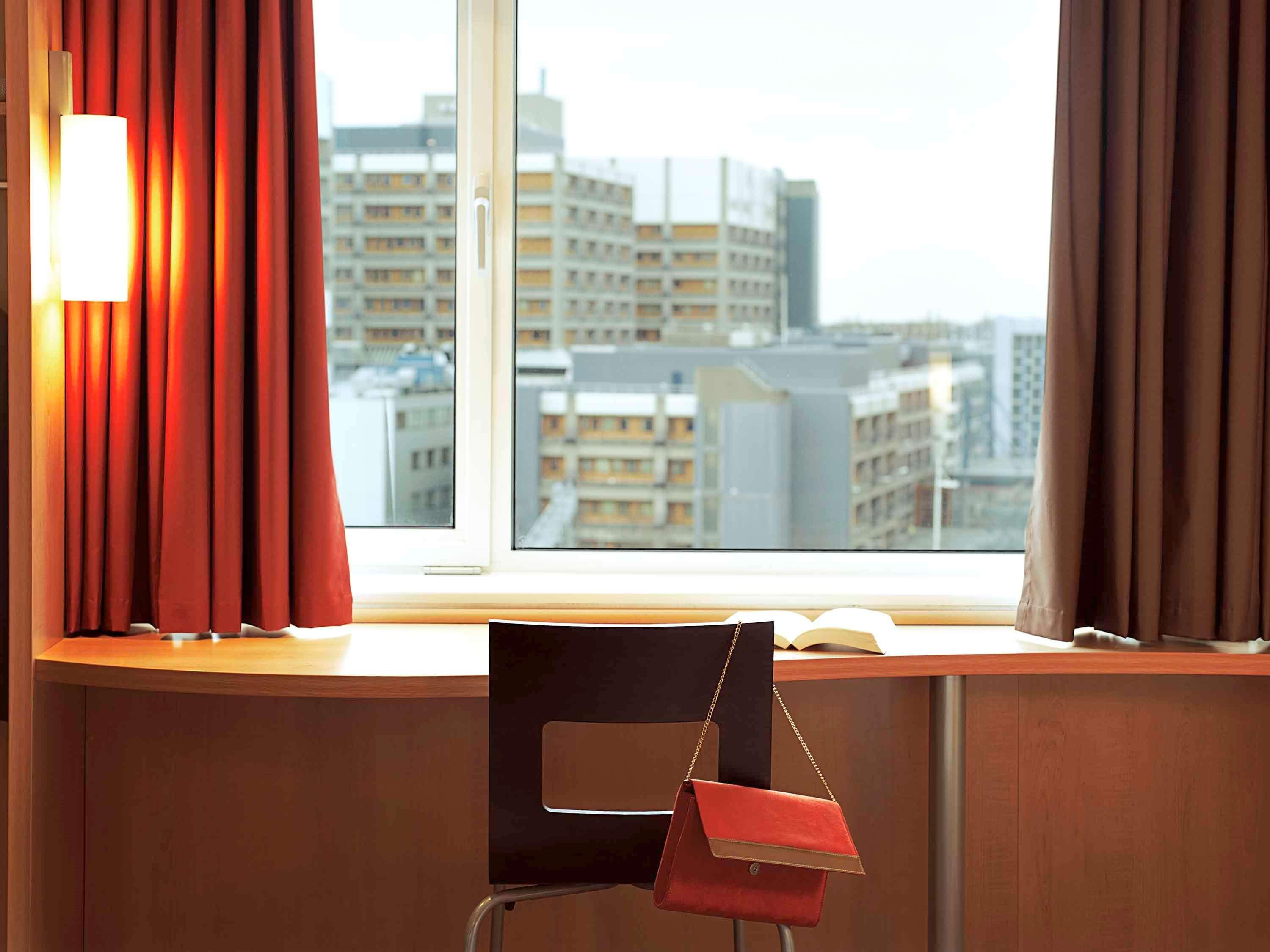Ibis Kortrijk Centrum Bagian luar foto