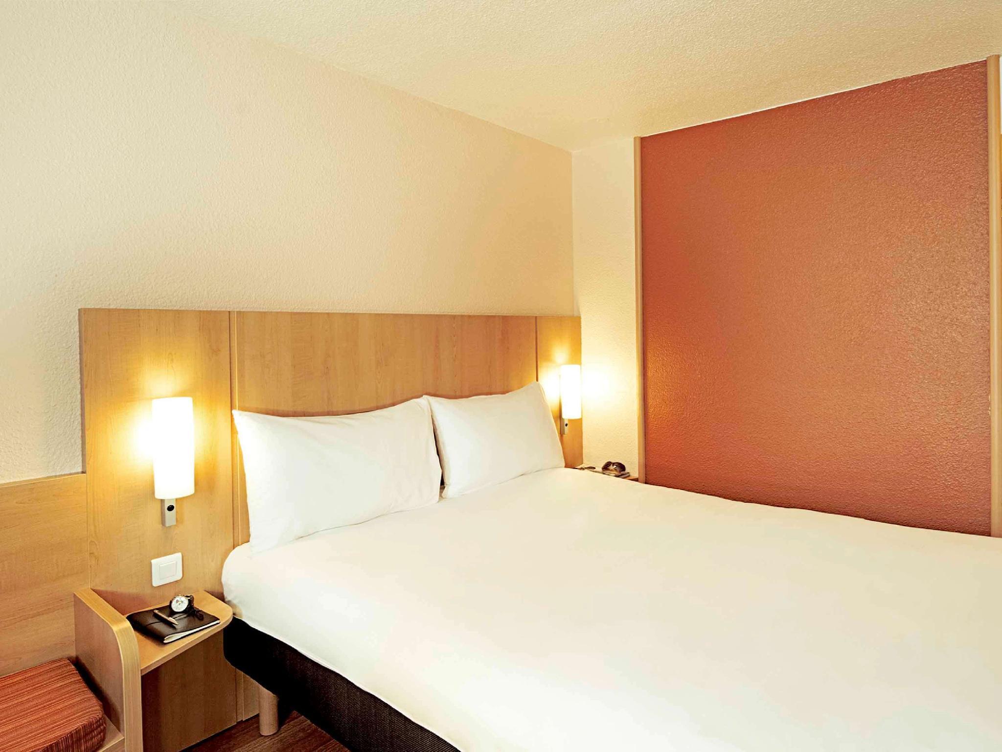 Ibis Kortrijk Centrum Bagian luar foto