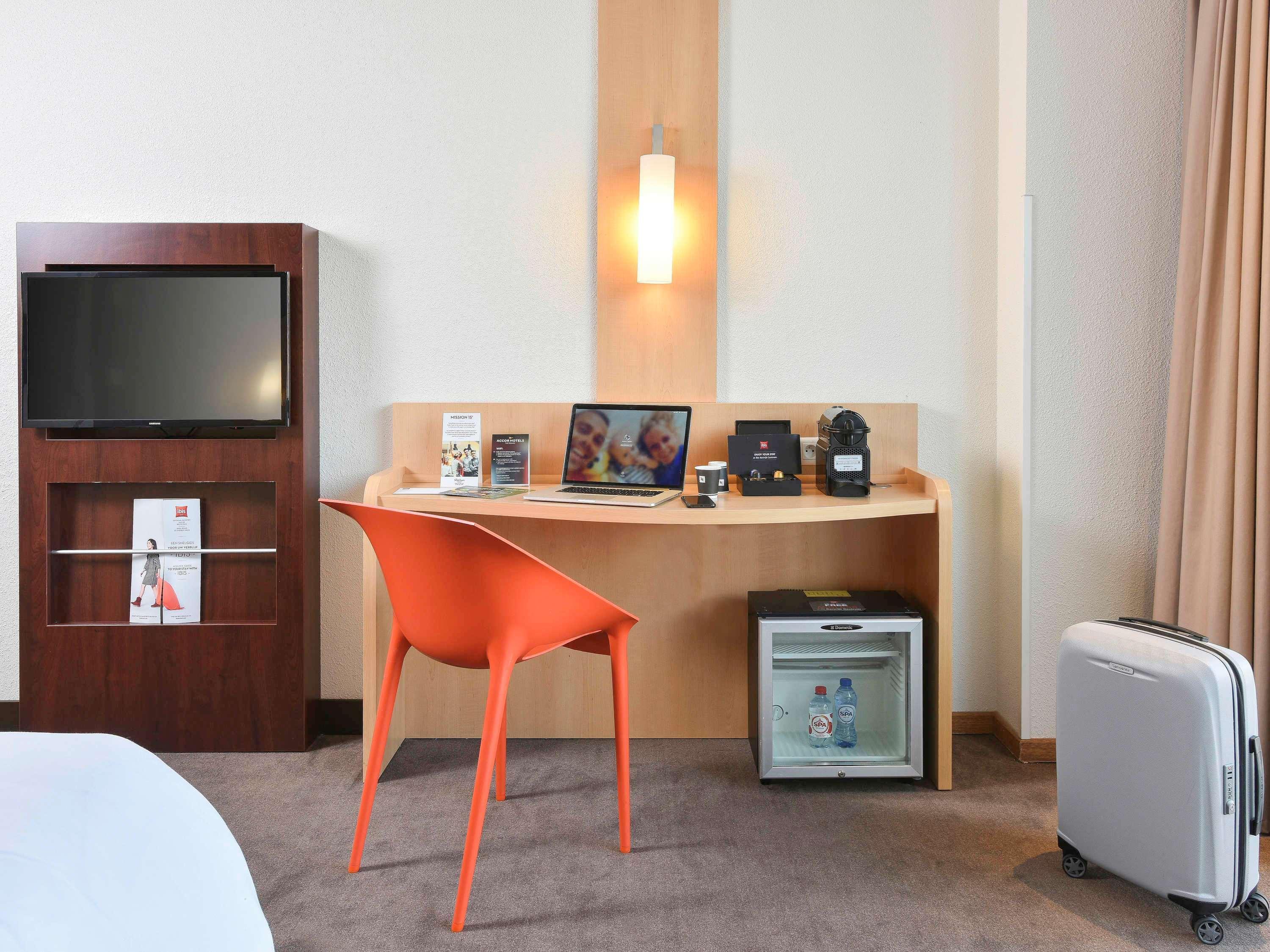 Ibis Kortrijk Centrum Bagian luar foto