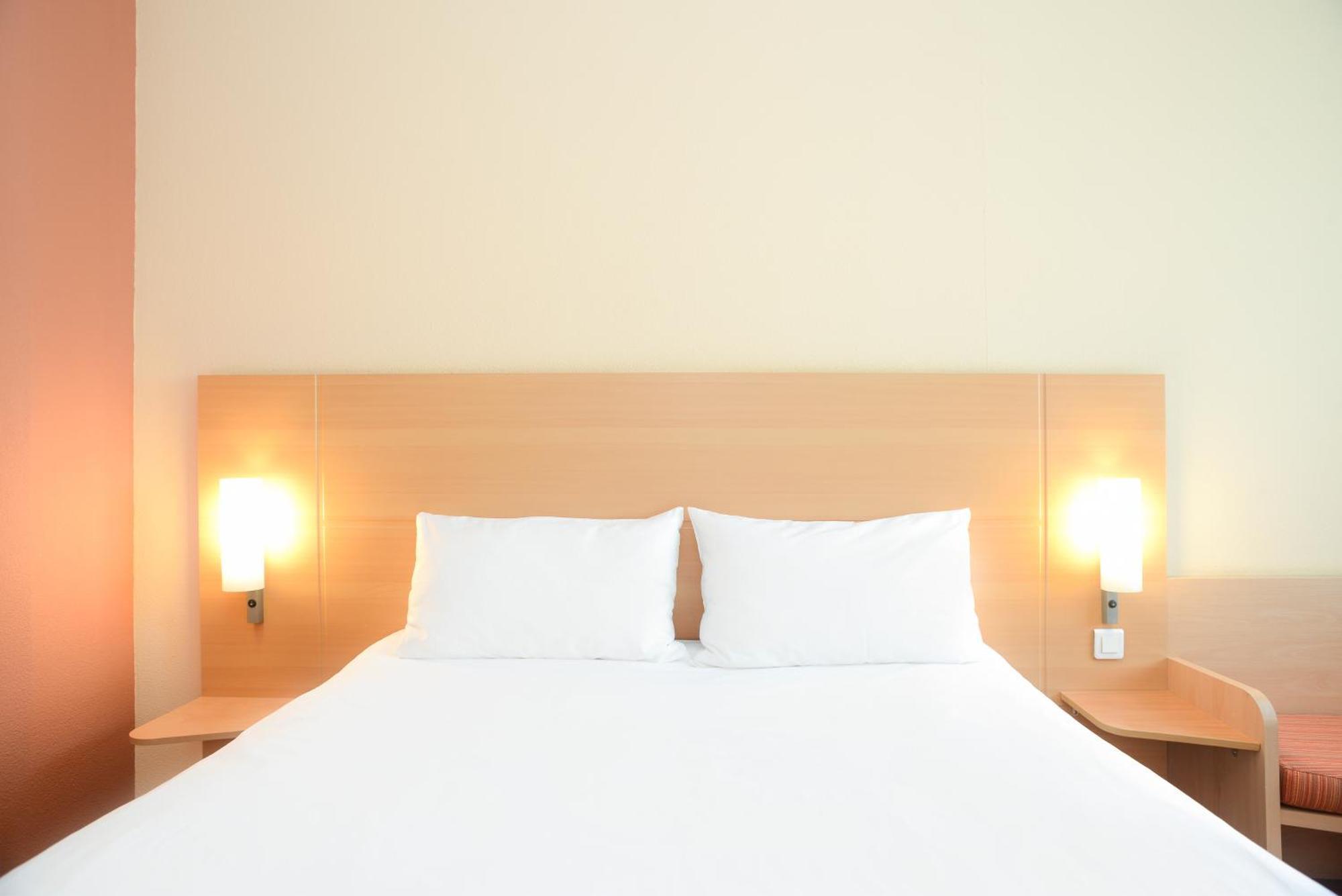 Ibis Kortrijk Centrum Bagian luar foto