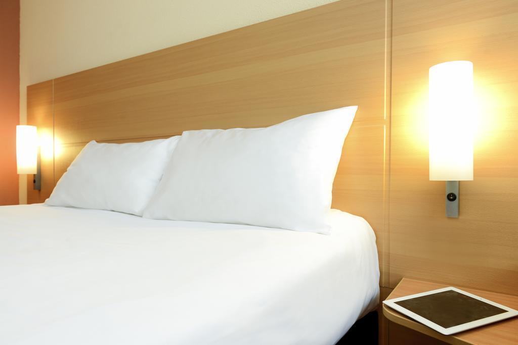 Ibis Kortrijk Centrum Bagian luar foto